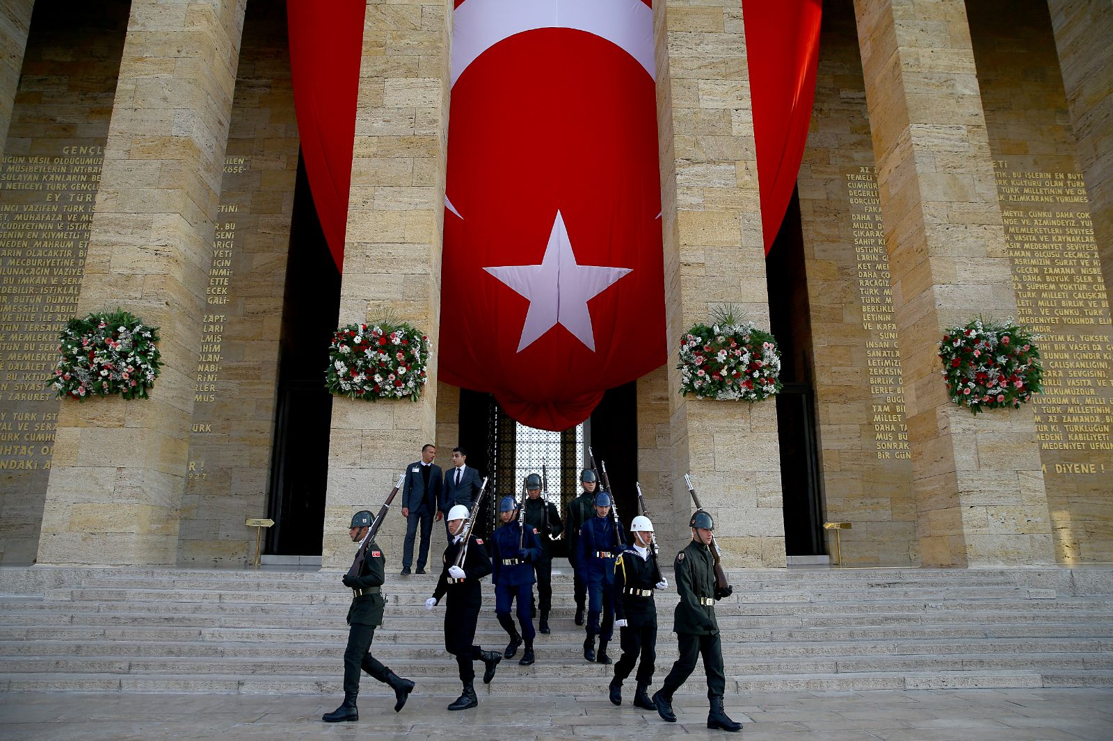 Atatürk, Anıtkabirde düzenlenen devlet töreniyle anıldı Atatürk, Anıtkabirde düzenlenen devlet töreniyle anıldı